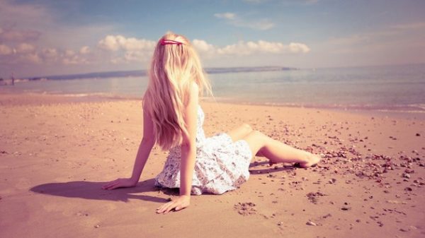 lonely-girl-sitting-on-beach-1920×1080 (Copy)