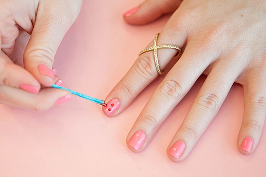 Creative-Ways-to-Use-Bobby-Pins-19