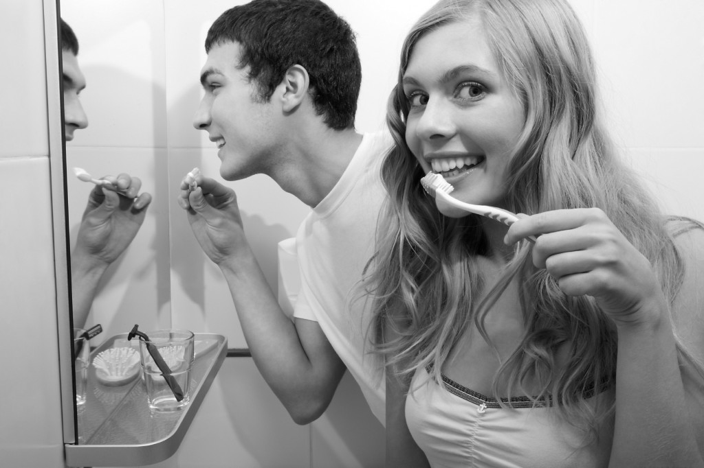 couple-brushing-teetch-Stock_000010906058Medium-Band-W