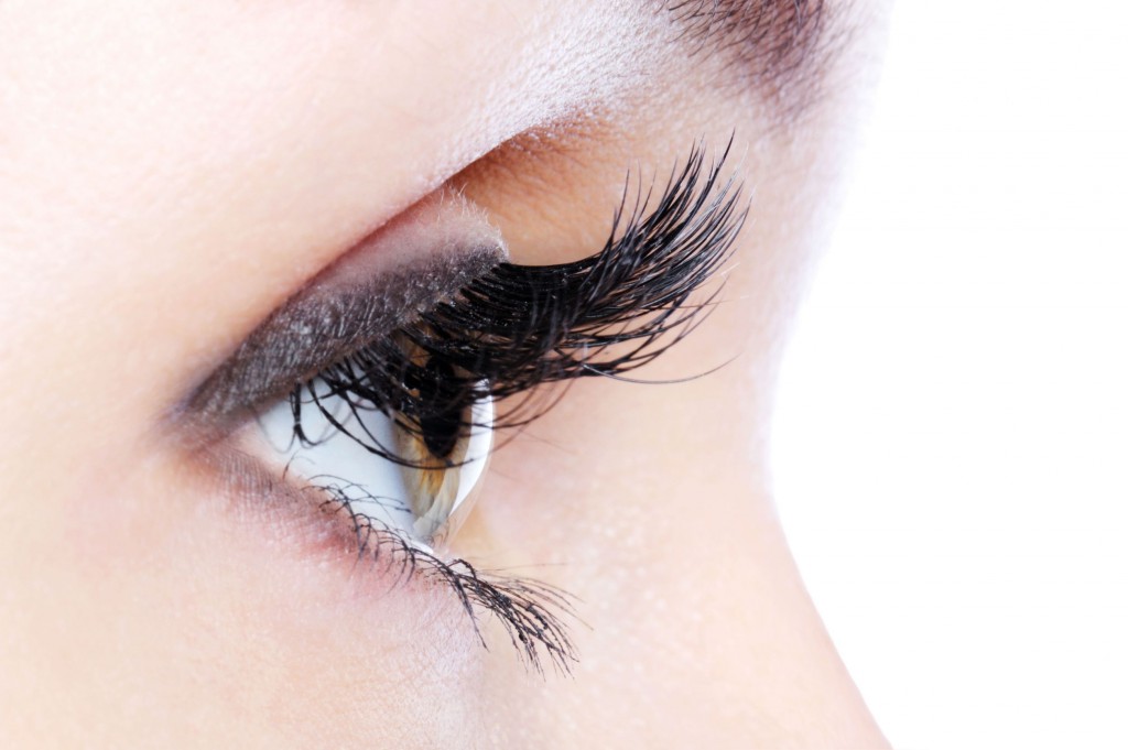 Get-Long-Lush-Eyelashes-Naturally