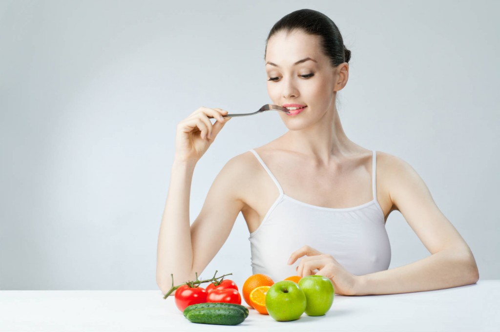woman_eat_healthy_fruit_vegetable_diet