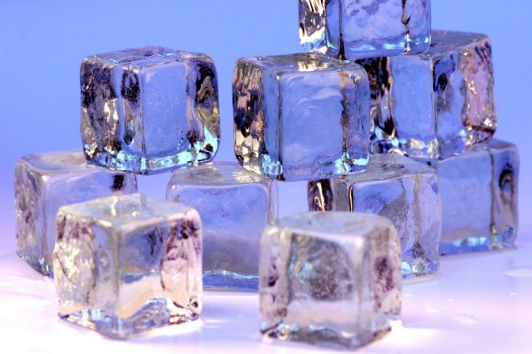 Ice_cubes_openphoto