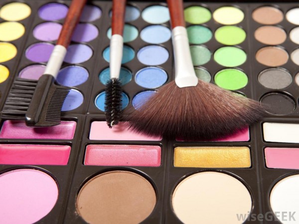 tray-of-makeup-and-brushes