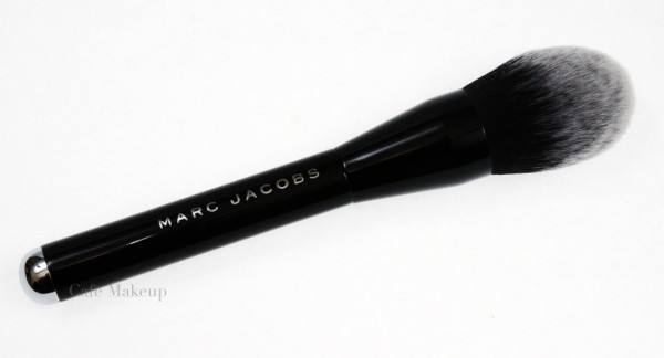 Marc-Jacobs-Bronzer-Brush03-1024x554