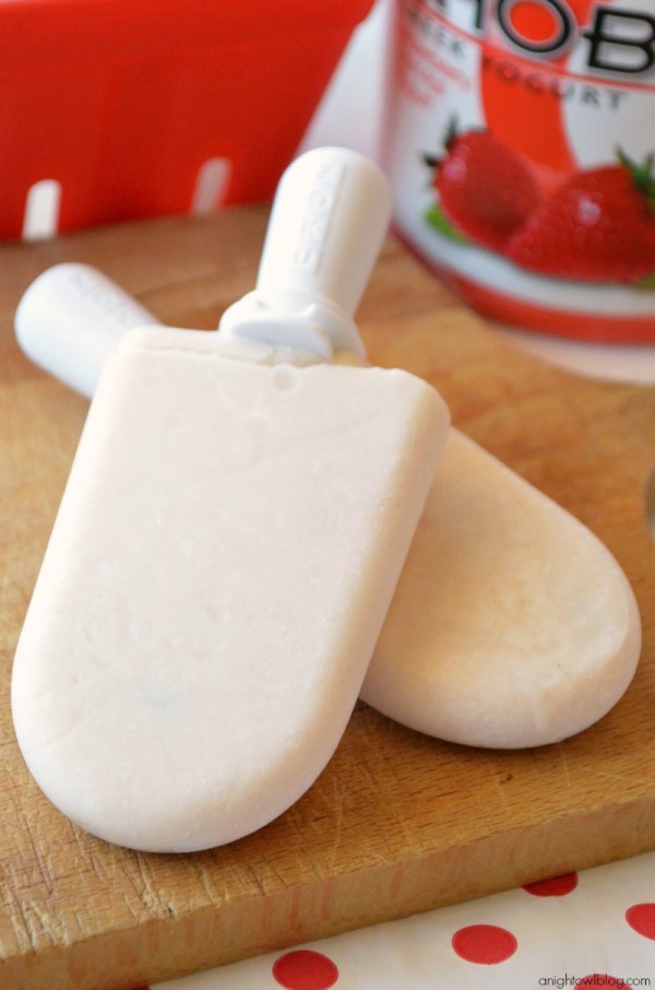 Strawberry-Greek-Yogurt-Popsicles-21