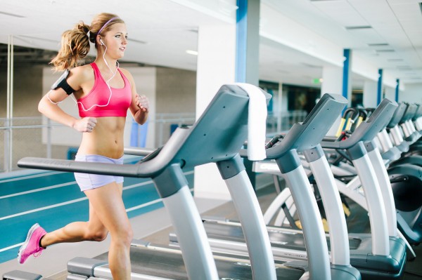 girl-running-on-the-treadmill