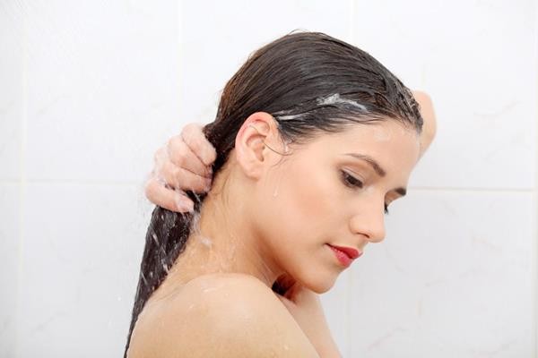 Woman-Washing-Hair (Copy)