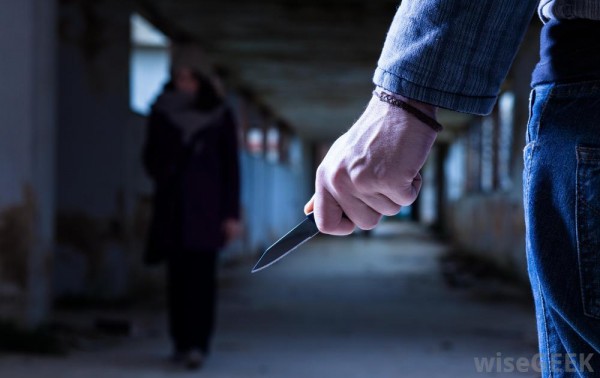 man-with-knife-waits-for-woman