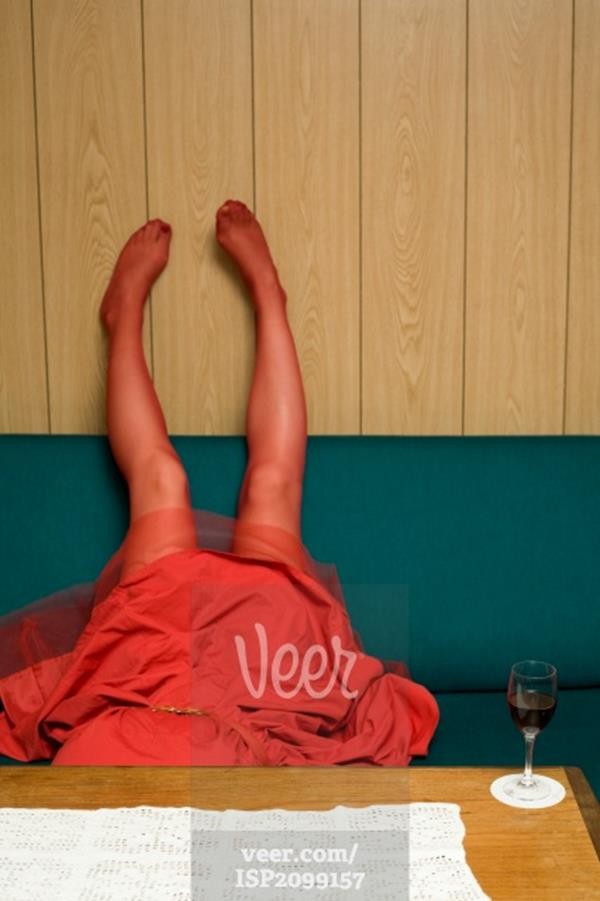 Woman-lying-upside-down-on-ISP2099157