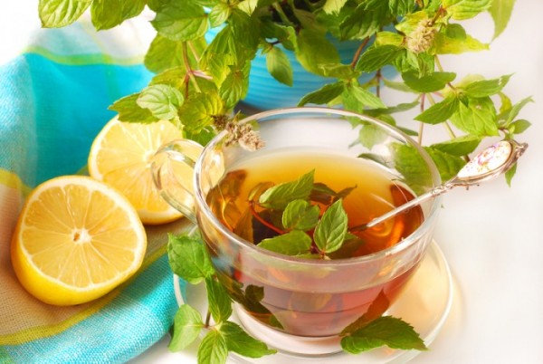 fresh-mint-tea-with-lemon-e1424782093525