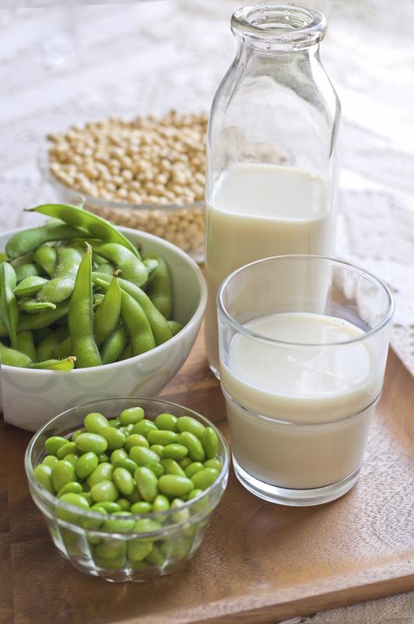 istock_000008893817large-soy-milk1