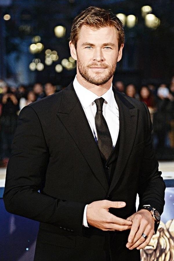 Dynamic-Mens-Hairstyles-Works-with-Suits-11