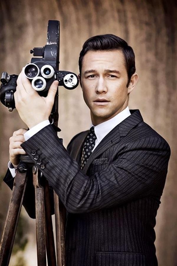 Dynamic-Mens-Hairstyles-Works-with-Suits-31
