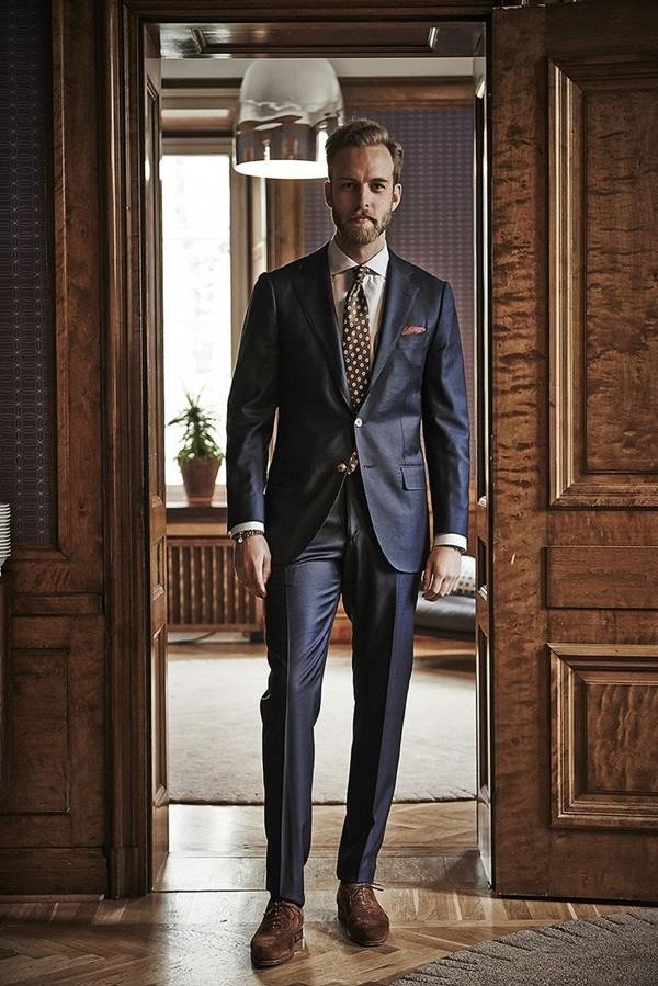 Dynamic-Mens-Hairstyles-Works-with-Suits-32