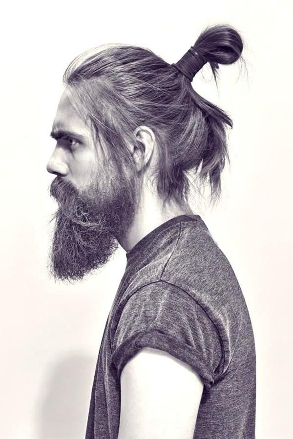 Hot-Man-Bun-Hairstyles-For-Guys-13