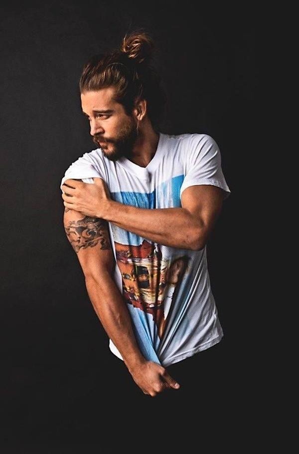 Hot-Man-Bun-Hairstyles-For-Guys-18