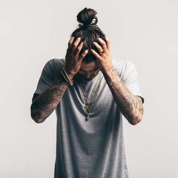 Hot-Man-Bun-Hairstyles-For-Guys-33