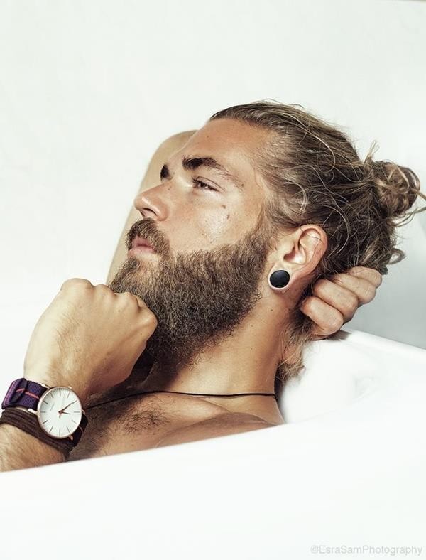 Hot-Man-Bun-Hairstyles-For-Guys-4