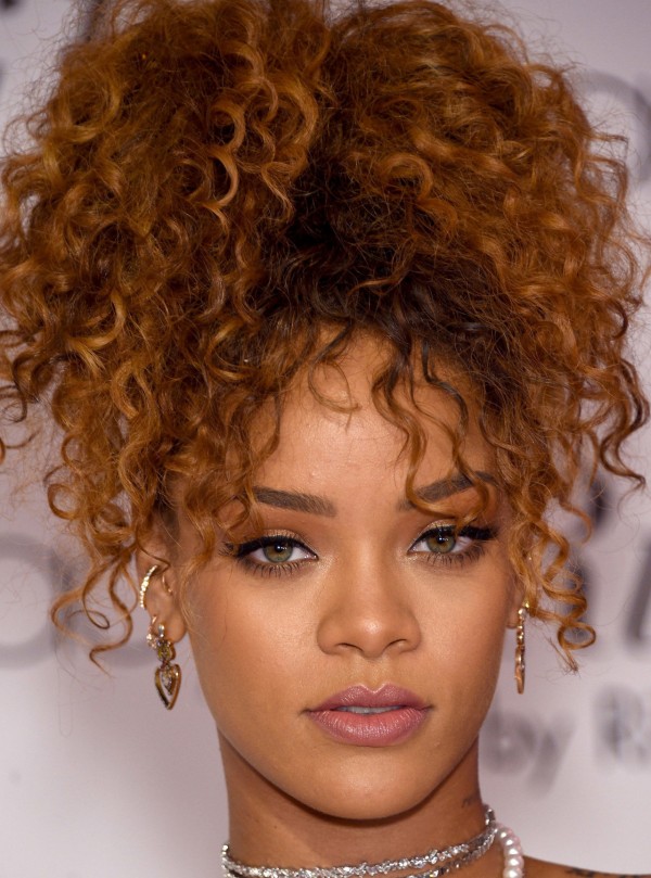 gallery-1443645229-peaked-lips-rihanna