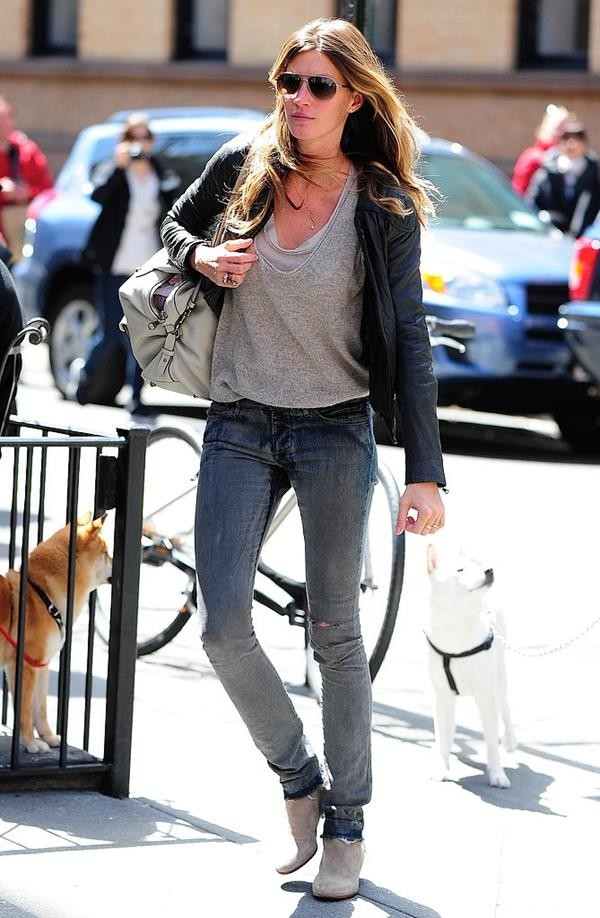 Gisele-Bündchen-kept-casual-cool-when-she-sported-ripped