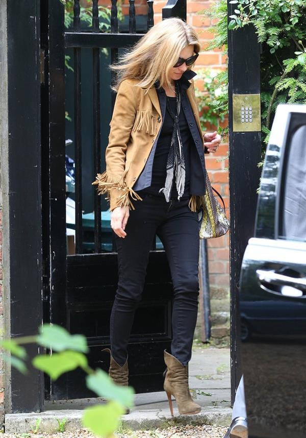 Kate-Moss-added-major-bohemian-cool-flair-her-London-look-via