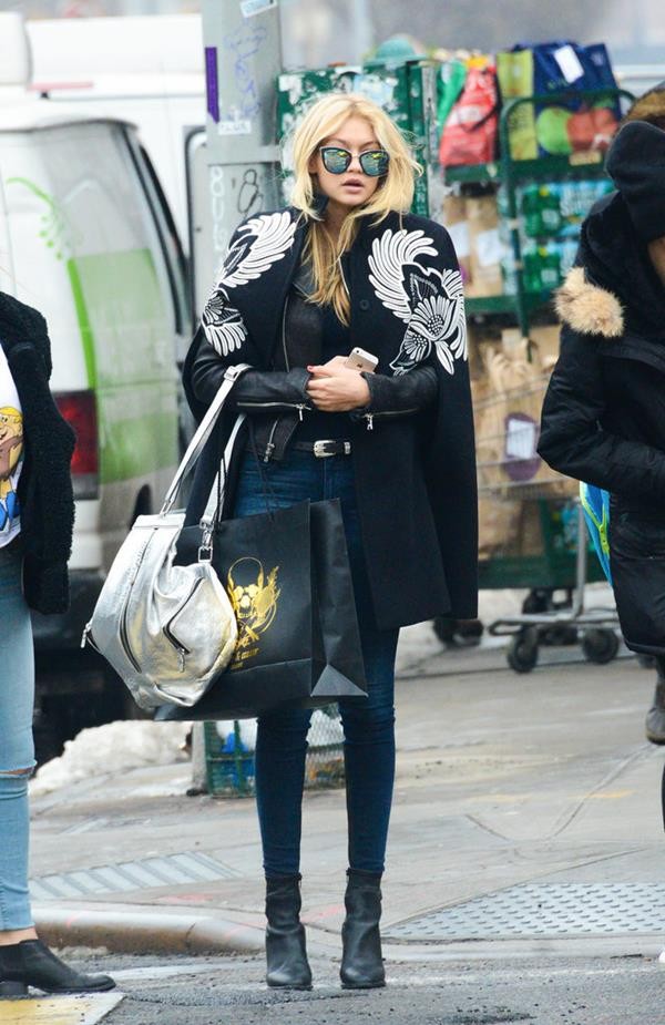 Staying-warm-stylish-Winter-easy-Gigi-Hadid-proved