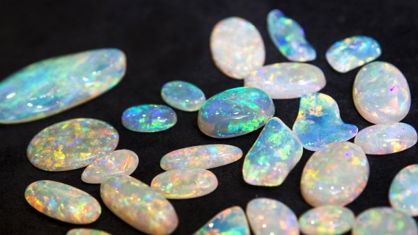 explore-things-to-see-do-shopping-opals