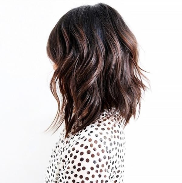 2-Le-Fashion-Blog-25-Inspiring-Long-Bob-Hairstyles-Lob-Brunette-Brown-Wavy-Hair-Via-Anh-Co-Tran