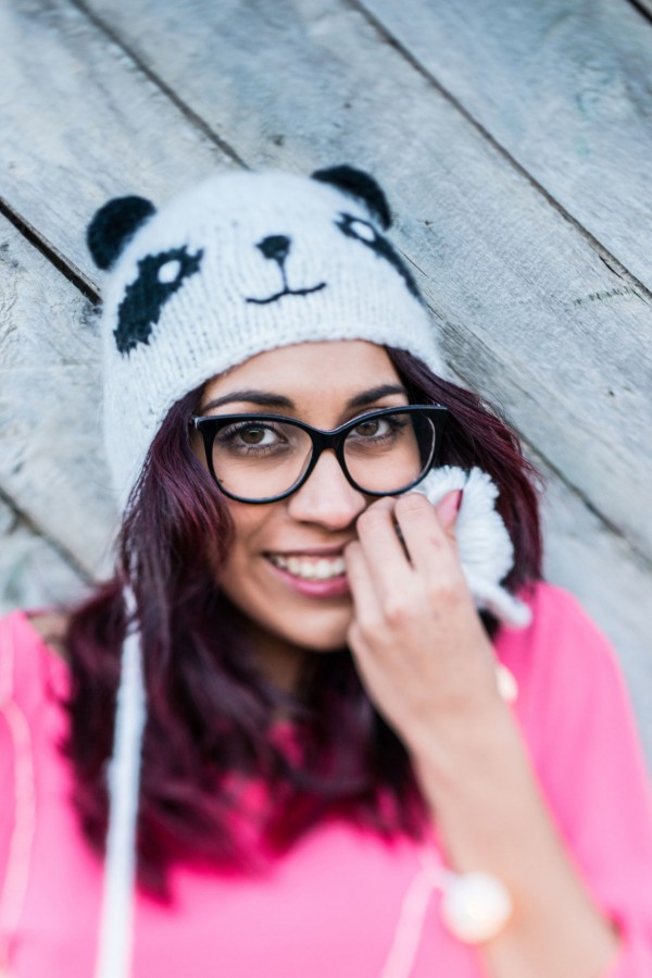 gallery-1452033745-woman-in-winter-hat