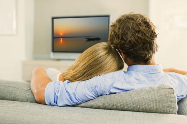 4-couple-watching-a-sunset-on-TV-main