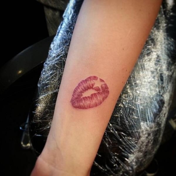 Lipstick-Print-Tattoo-Ideas (3)