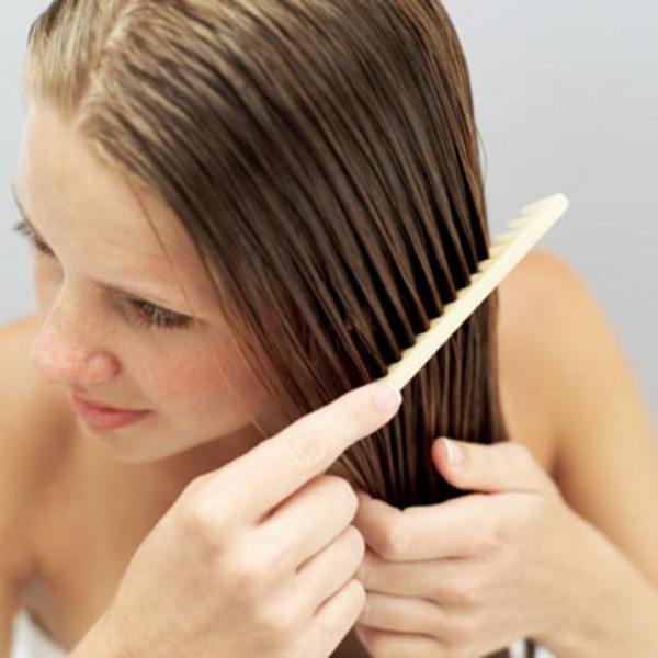 Woman-combing-her-wet-hair