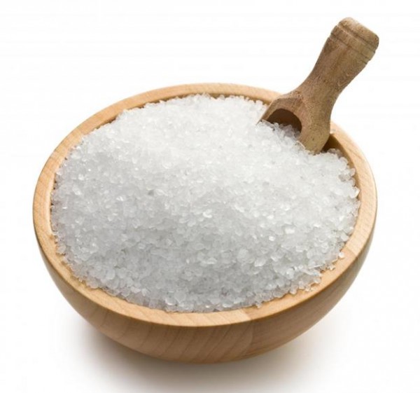 bowl-of-epsom-salt-with-scoop