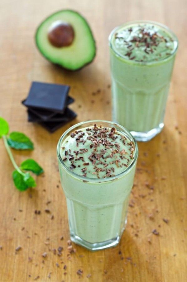 healthy-shamrock-shake-recipe-735x1110-678x1024