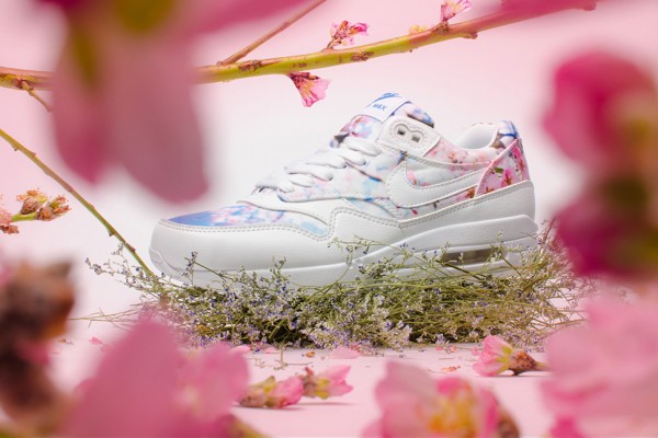 nike-wmns-blossom-pack-1