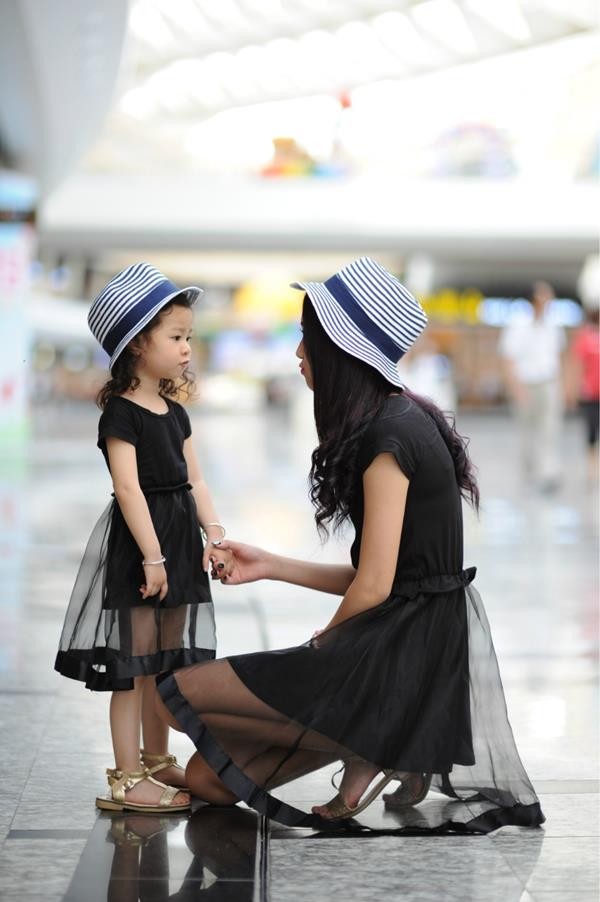 2015-madre-e-hija-ropa-a-juego-vestidos-negro-verano-mamá-mamá-hija-de-la-muchacha
