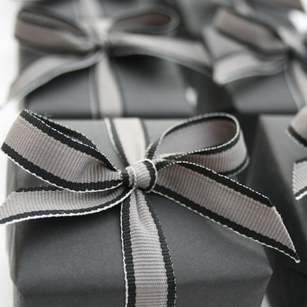 Black-gift-wrapping