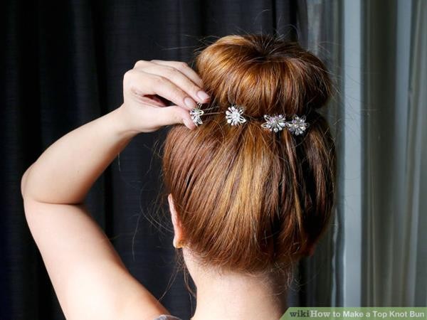 aid2649117-728px-Make-a-Top-Knot-Bun-Step-35