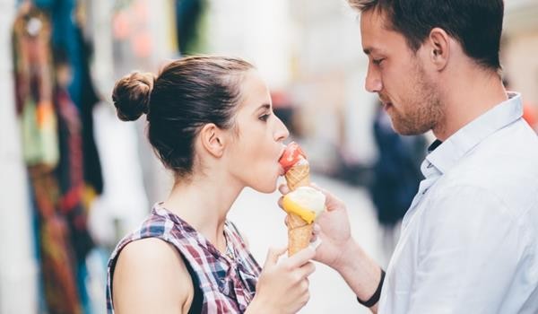 couple-eating-icecream