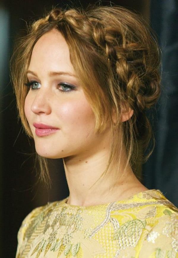 Milkmaid-Braid-Hairstyles-for-Women-messy-milk-maid-braid