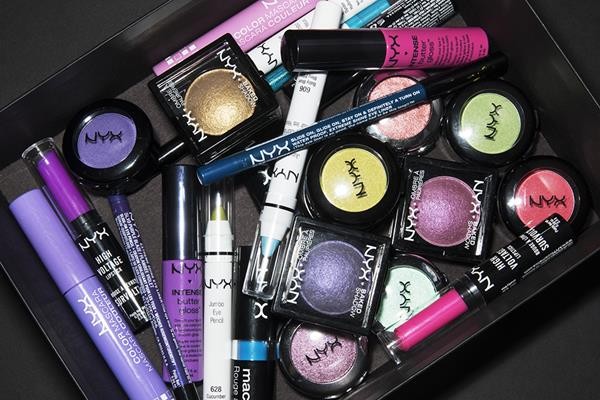 Slider_1_-_Green_Lipstick_Is_A_Neutral____Other_Lessons_From_NYX_Cosmetics (Copy)