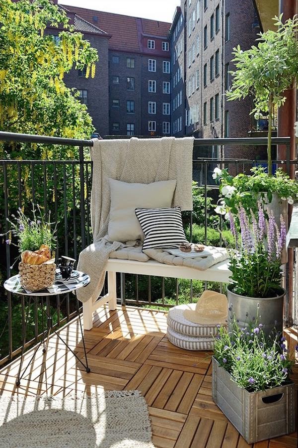 Tiny-Balcony-Decor-Ideas