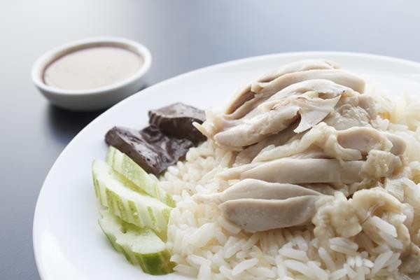 Hainanese chicken rice and sauces,khao mun kai