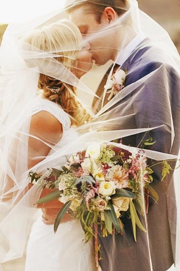 most-creative-wedding-kiss-photos-4-333x500