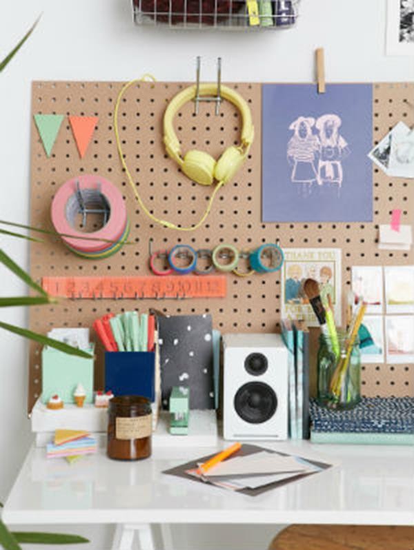organized-desk-urban-outfitters