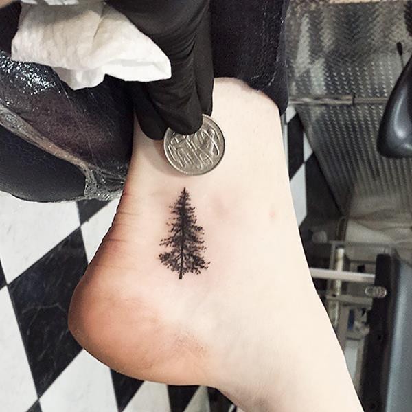 tiny-foot-tattoo-ideas-67-57513d31d0bd9__605 (Copy)