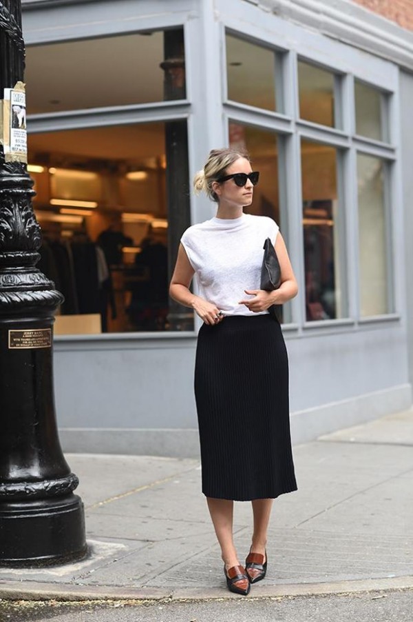 Pencil-Skirt-and-Loafers (Copy)