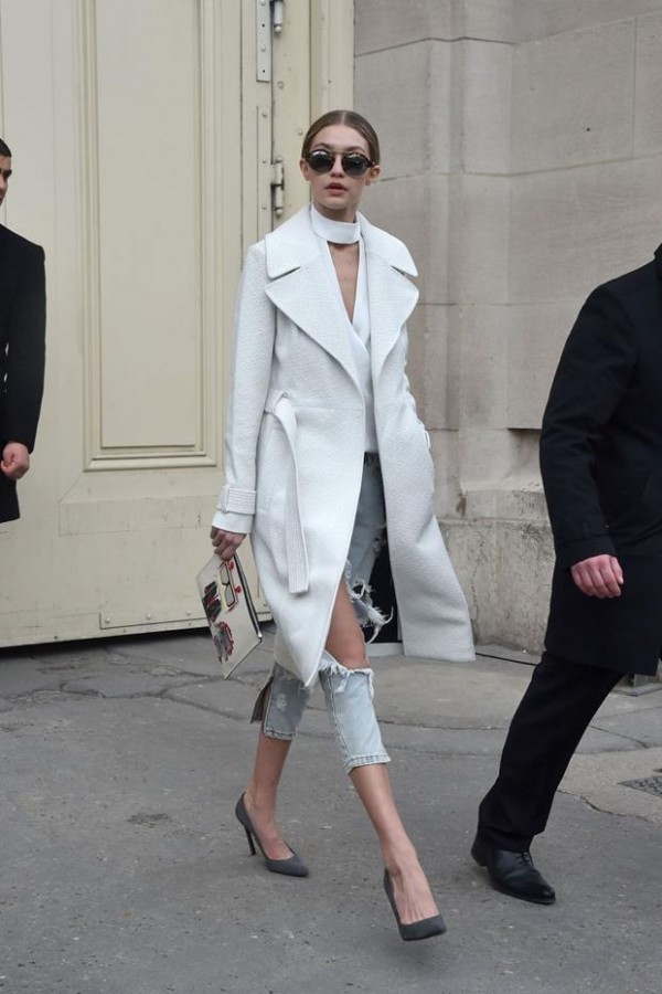 gallery-1454342504-elle-gigi-hadid-paris (Copy)