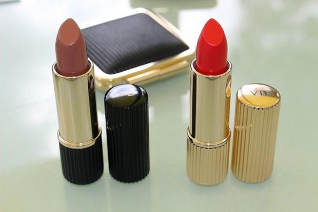 victoria-beckham-estee-lauder-lipstick-review-3-650x434