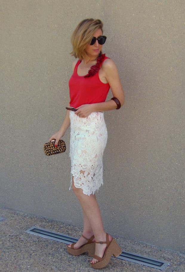 Casual-chic-Outfit-with-Lace-Skirt